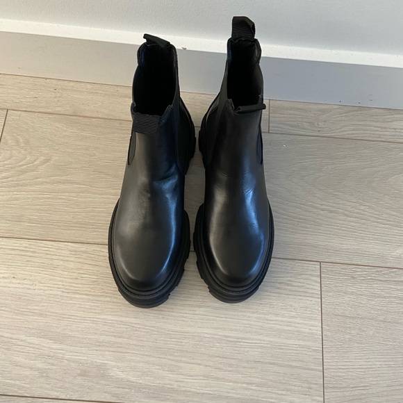 Aldo Big Trek leather lug sole chelsea boot - Picture 4 of 8